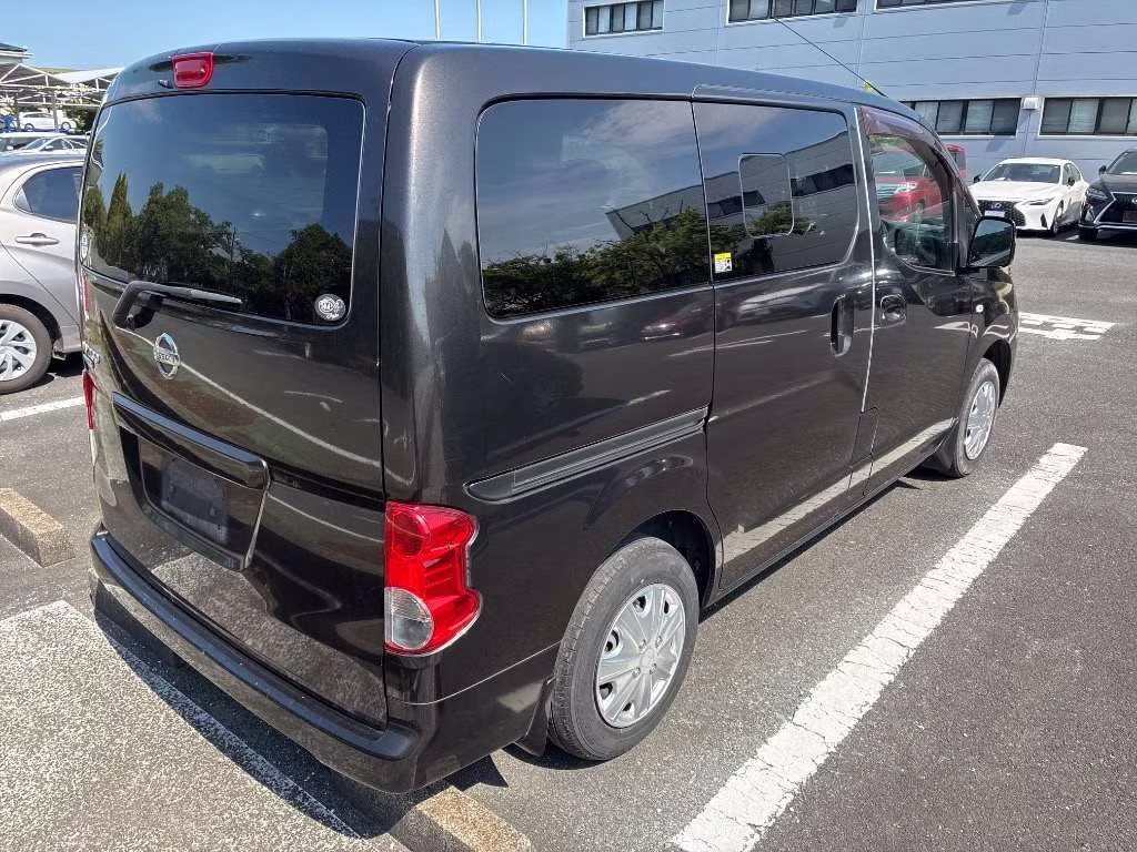 NISSAN NV200