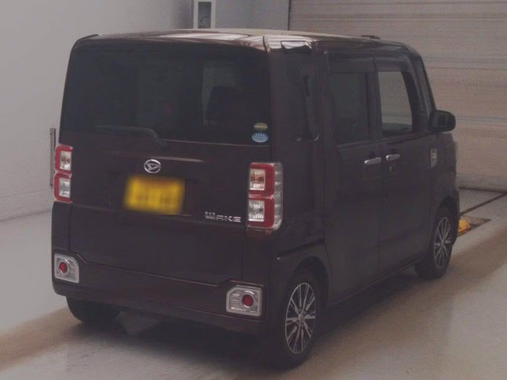 DAIHATSU WAKE