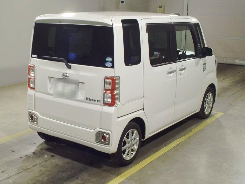 DAIHATSU WAKE