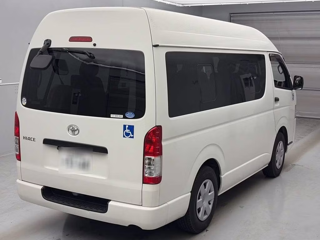 TOYOTA REGIUS ACE