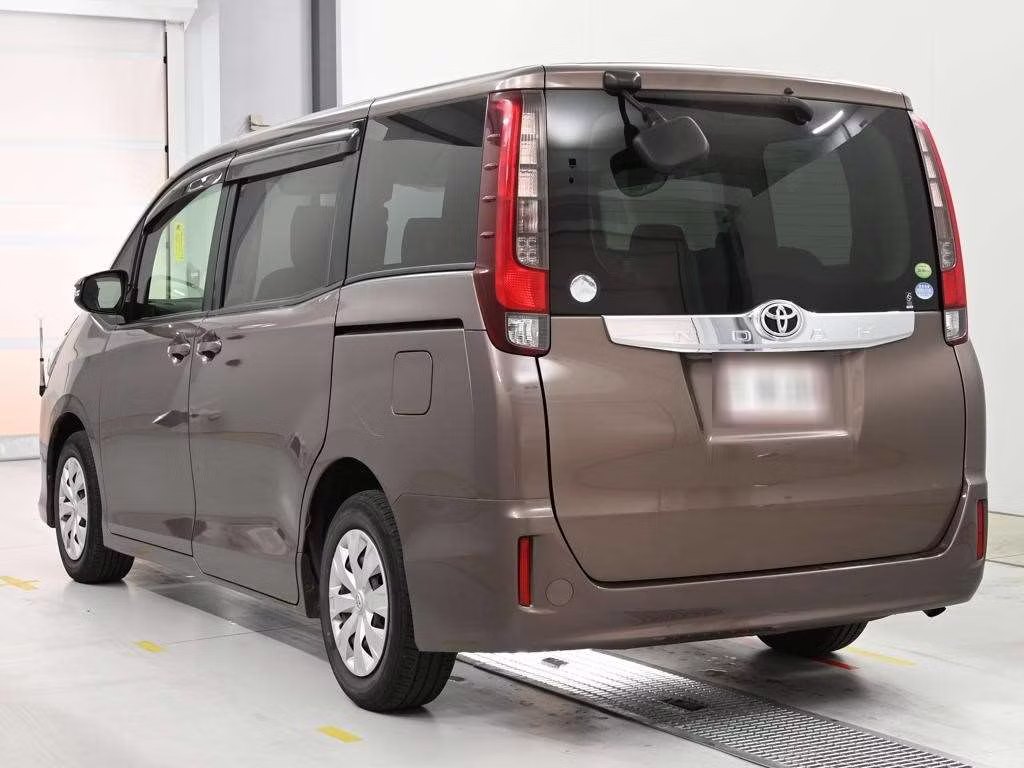 TOYOTA NOAH