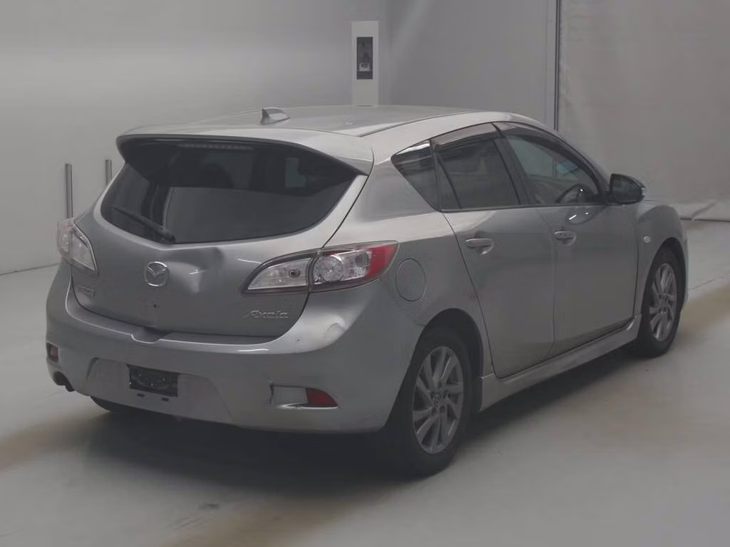 MAZDA AXELA