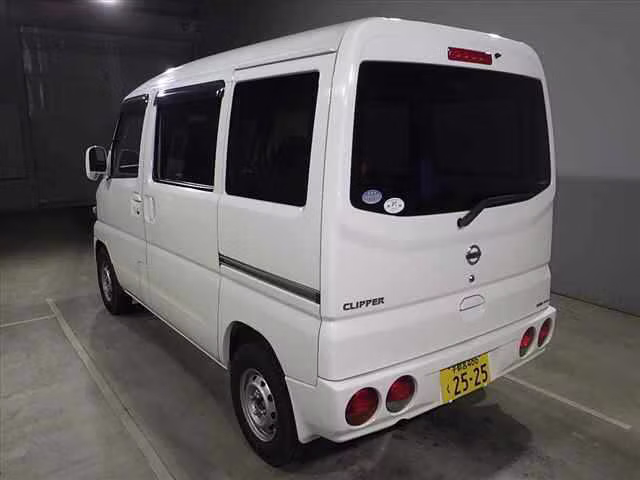 NISSAN CLIPPER