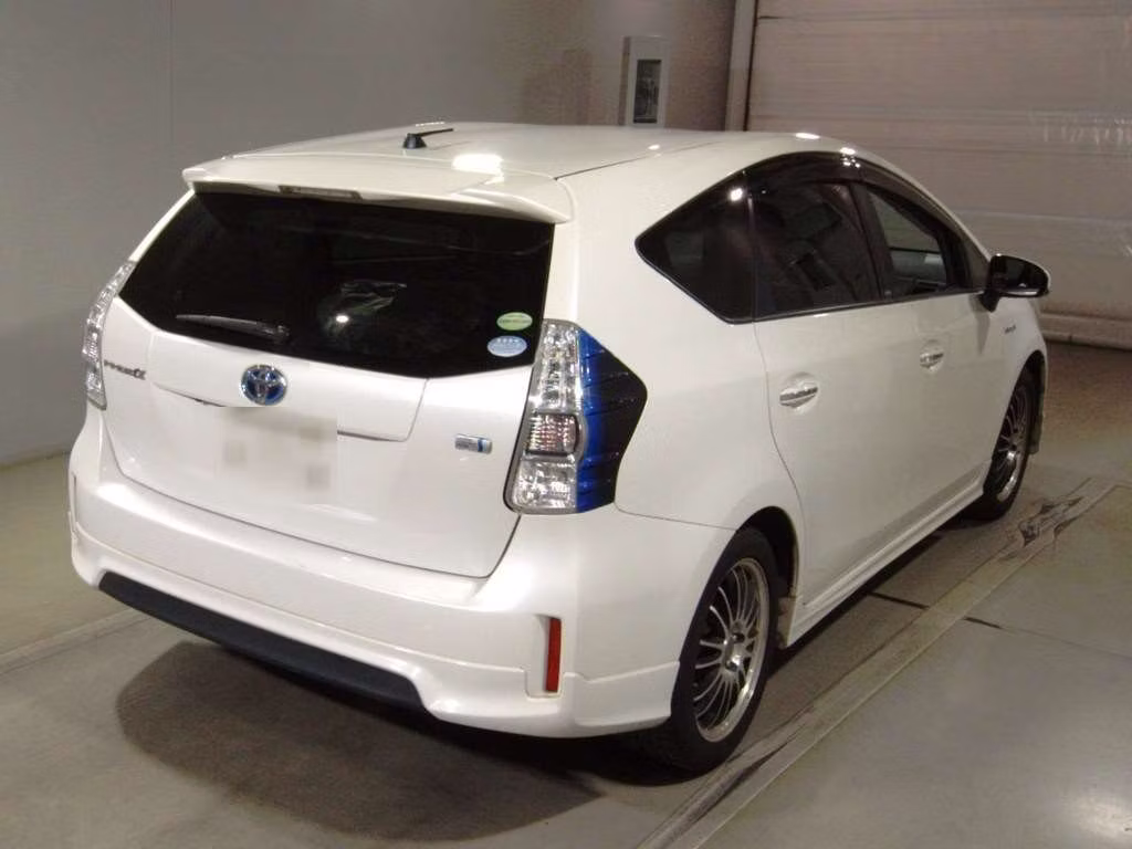 TOYOTA PRIUS ALPHA