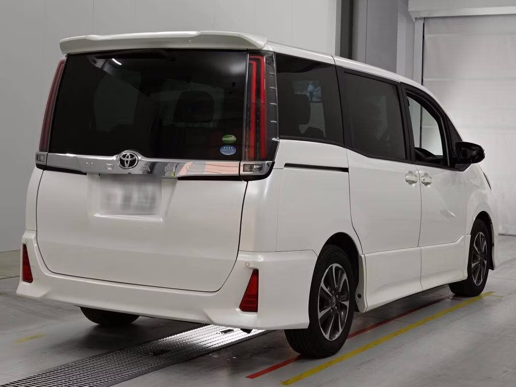 TOYOTA NOAH