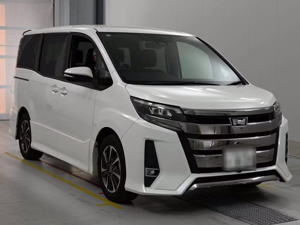 TOYOTA NOAH