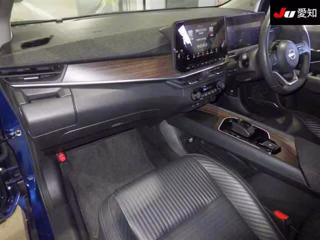 NISSAN AURA