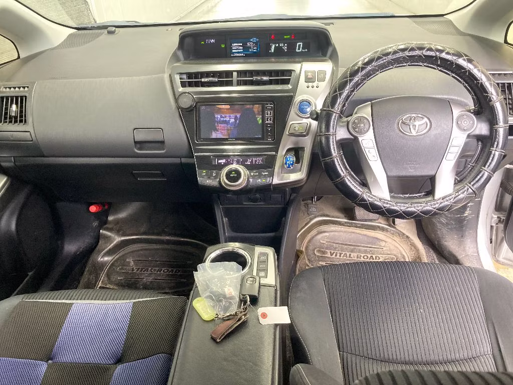 TOYOTA PRIUS ALPHA