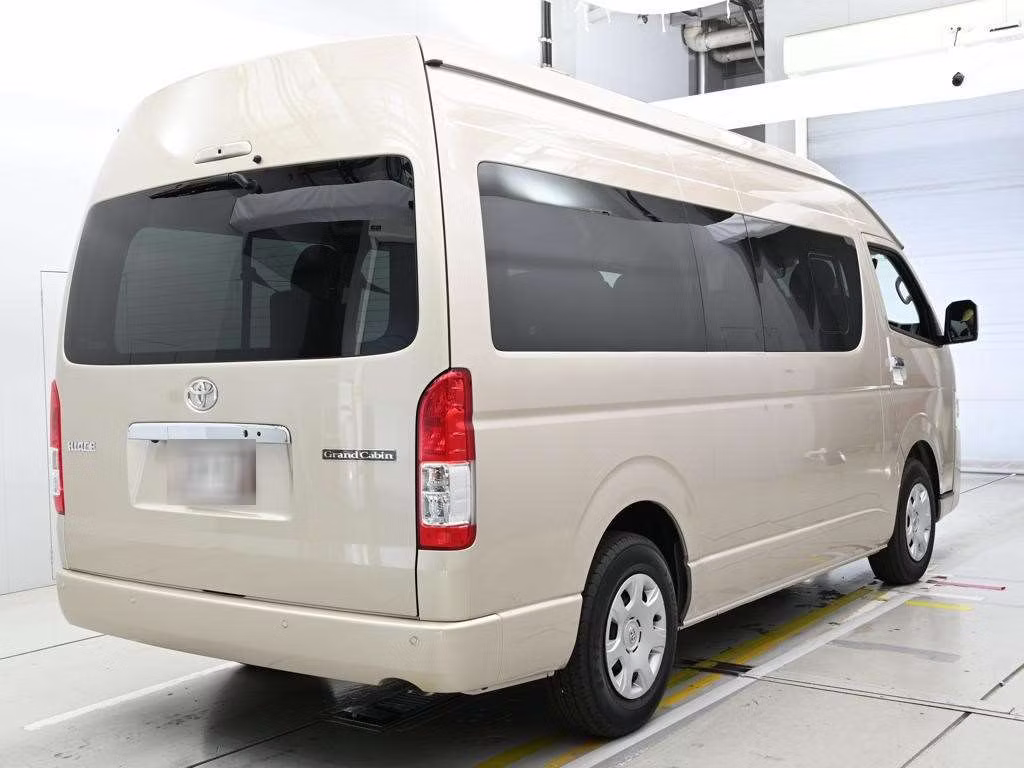 TOYOTA HIACE