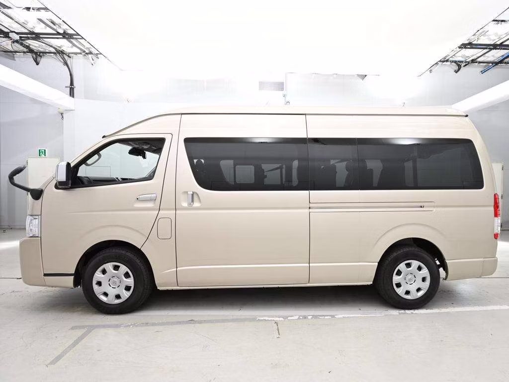 TOYOTA HIACE