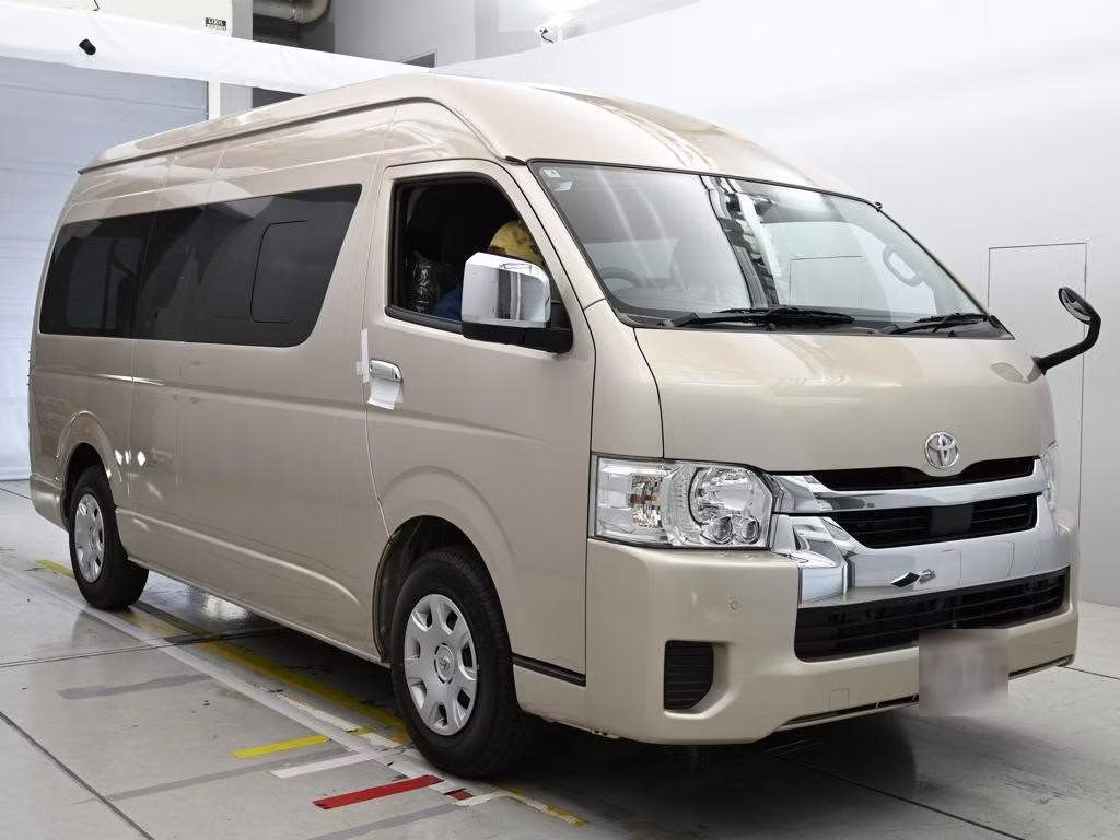 TOYOTA HIACE