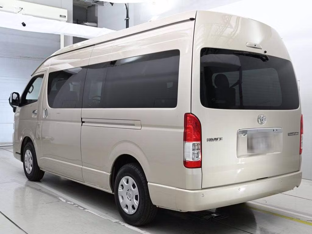 TOYOTA HIACE
