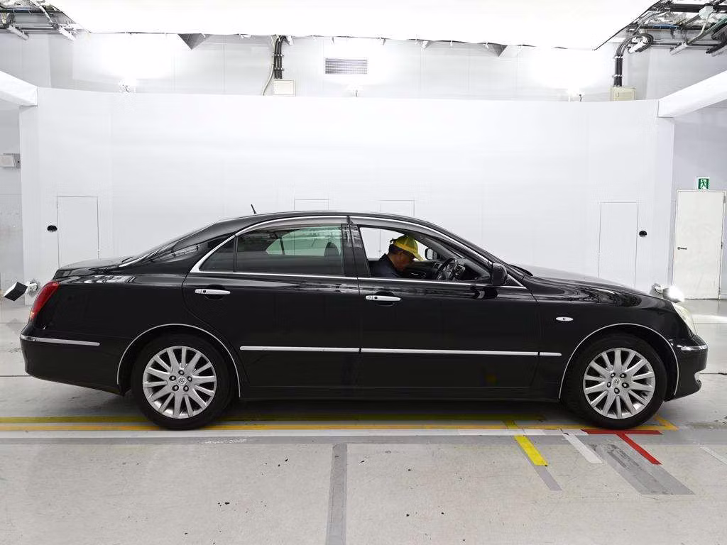 TOYOTA CROWN MAJESTA