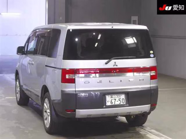 MITSUBISHI DELICA D:5