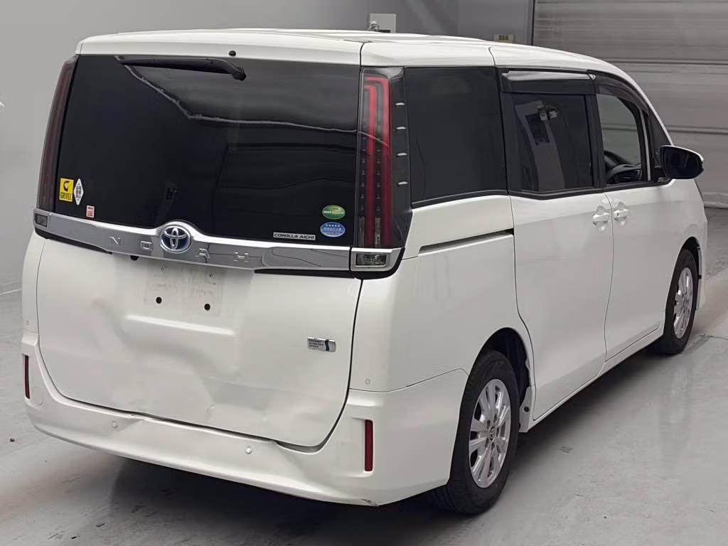 TOYOTA NOAH