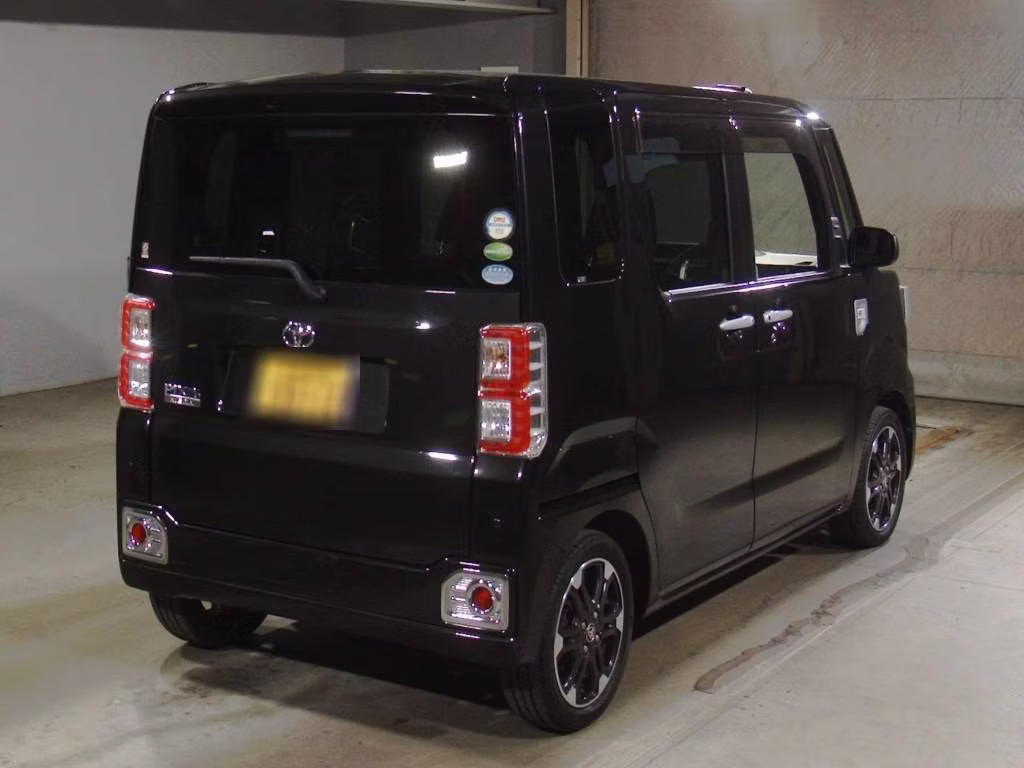 TOYOTA PIXIS MEGA