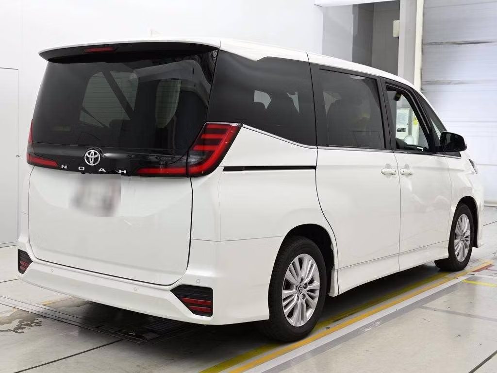 TOYOTA NOAH