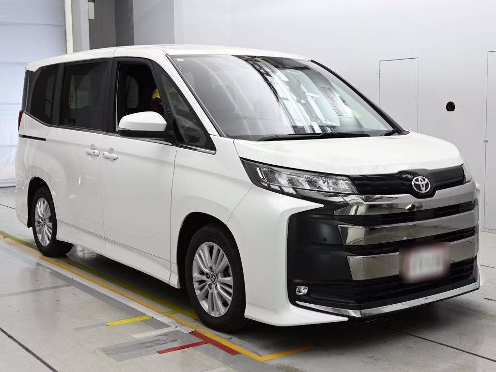 TOYOTA NOAH