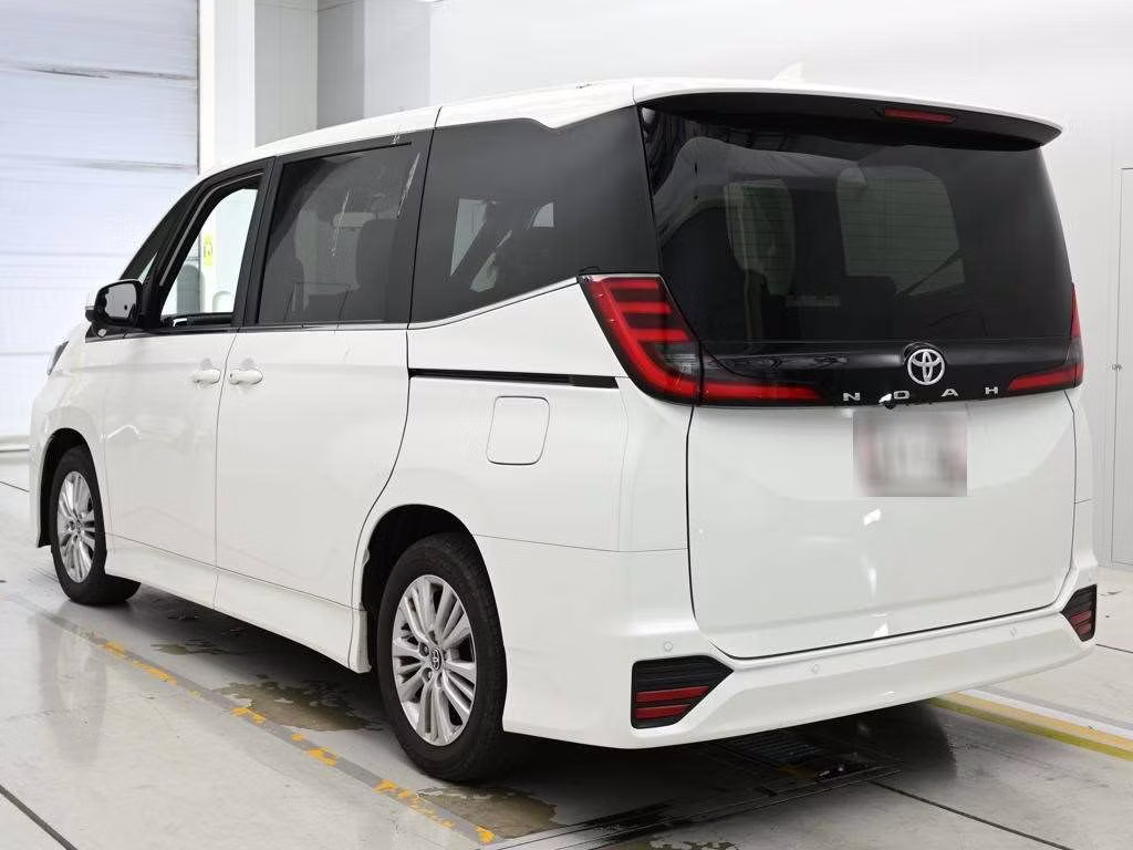 TOYOTA NOAH