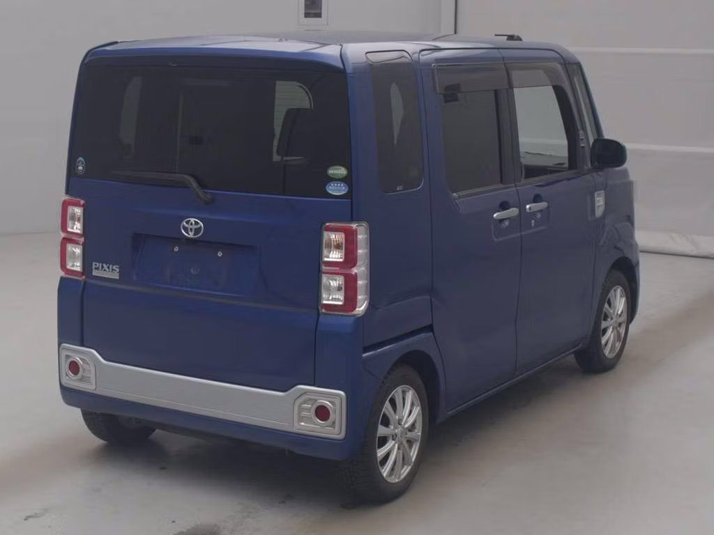 TOYOTA PIXIS MEGA