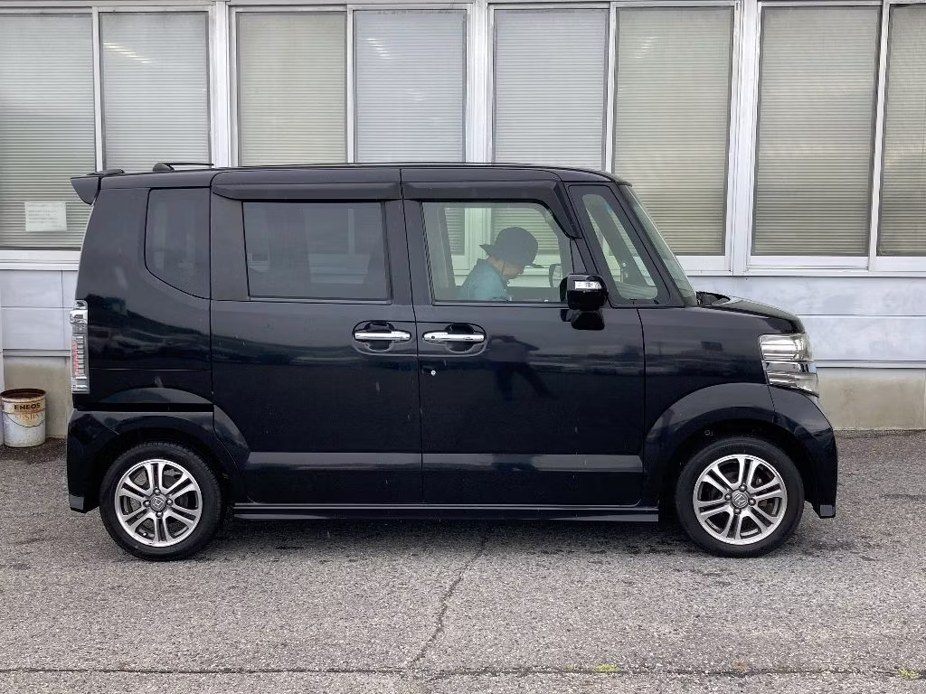 HONDA N-BOX