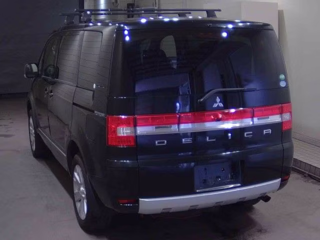 MITSUBISHI DELICA D:5