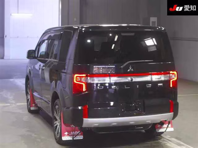 MITSUBISHI DELICA D:5