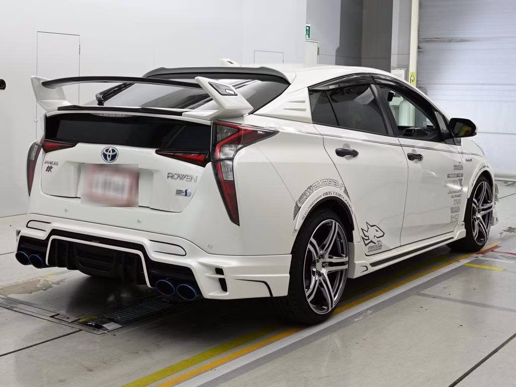 TOYOTA PRIUS