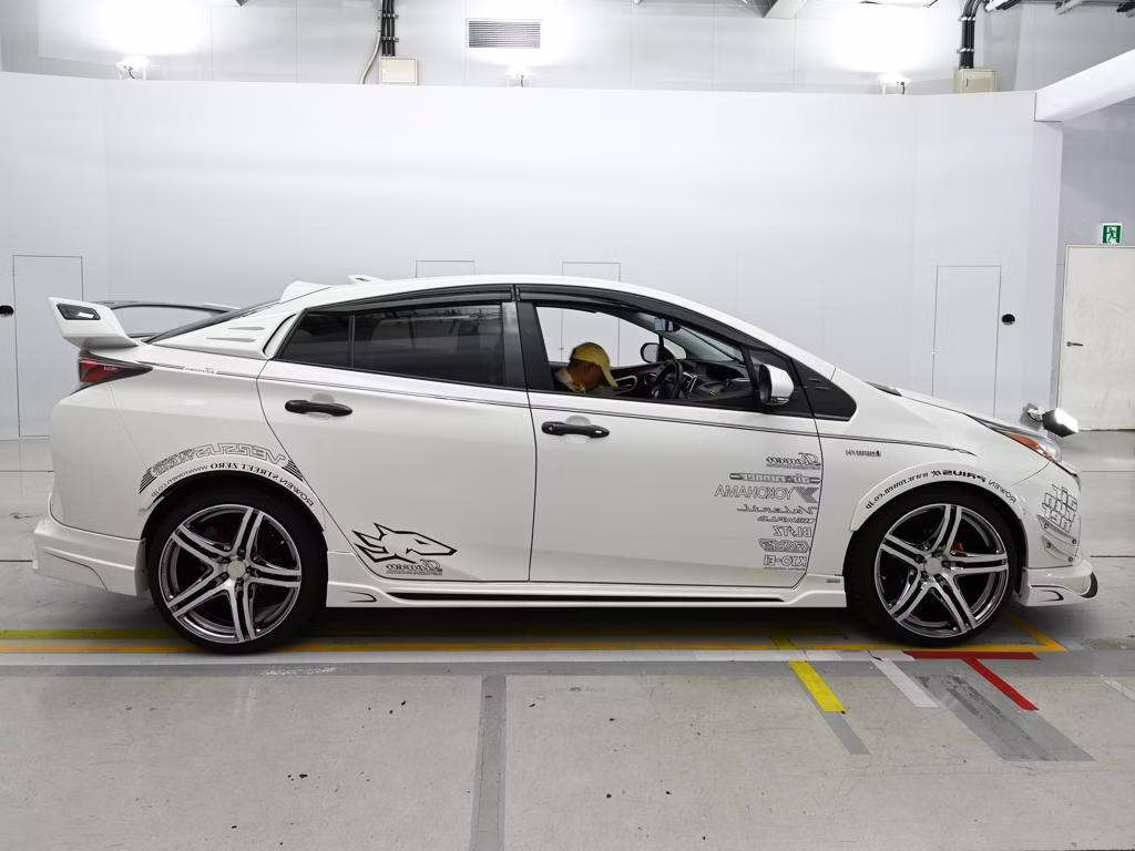 TOYOTA PRIUS