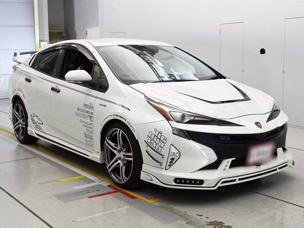 TOYOTA PRIUS