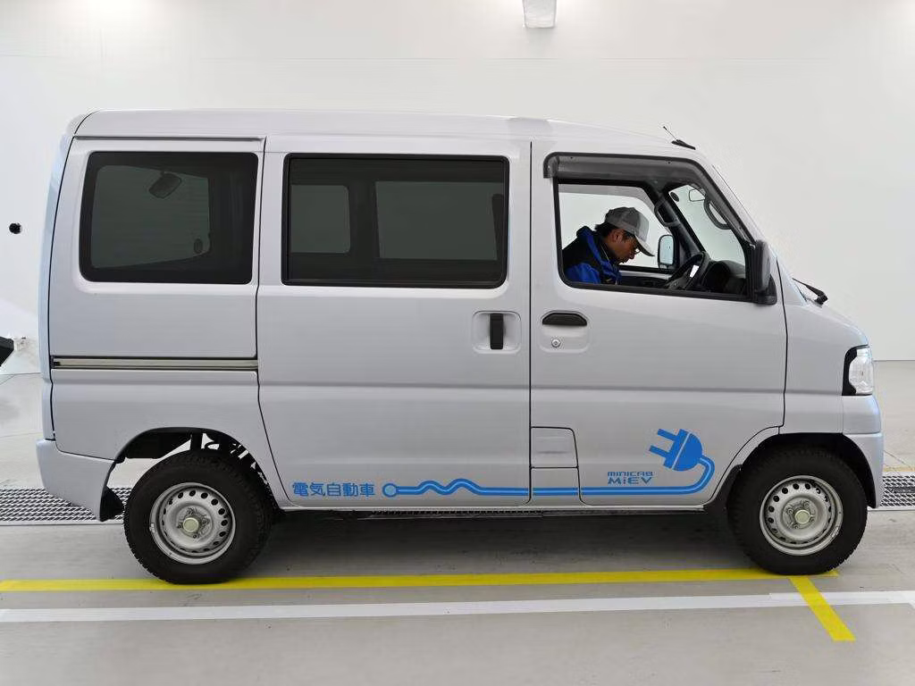 MITSUBISHI MINICAB MIEV