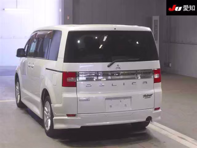 MITSUBISHI DELICA D:5