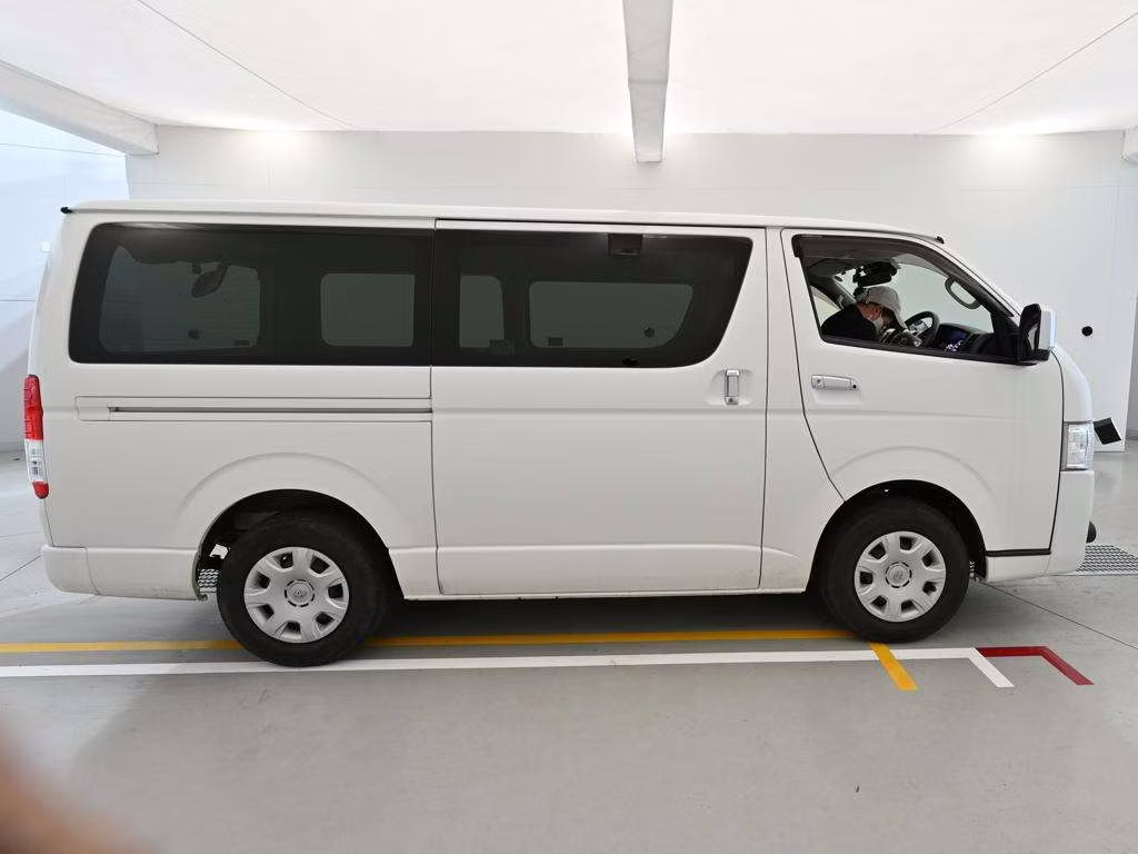 TOYOTA REGIUS ACE