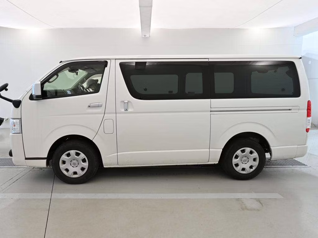 TOYOTA REGIUS ACE