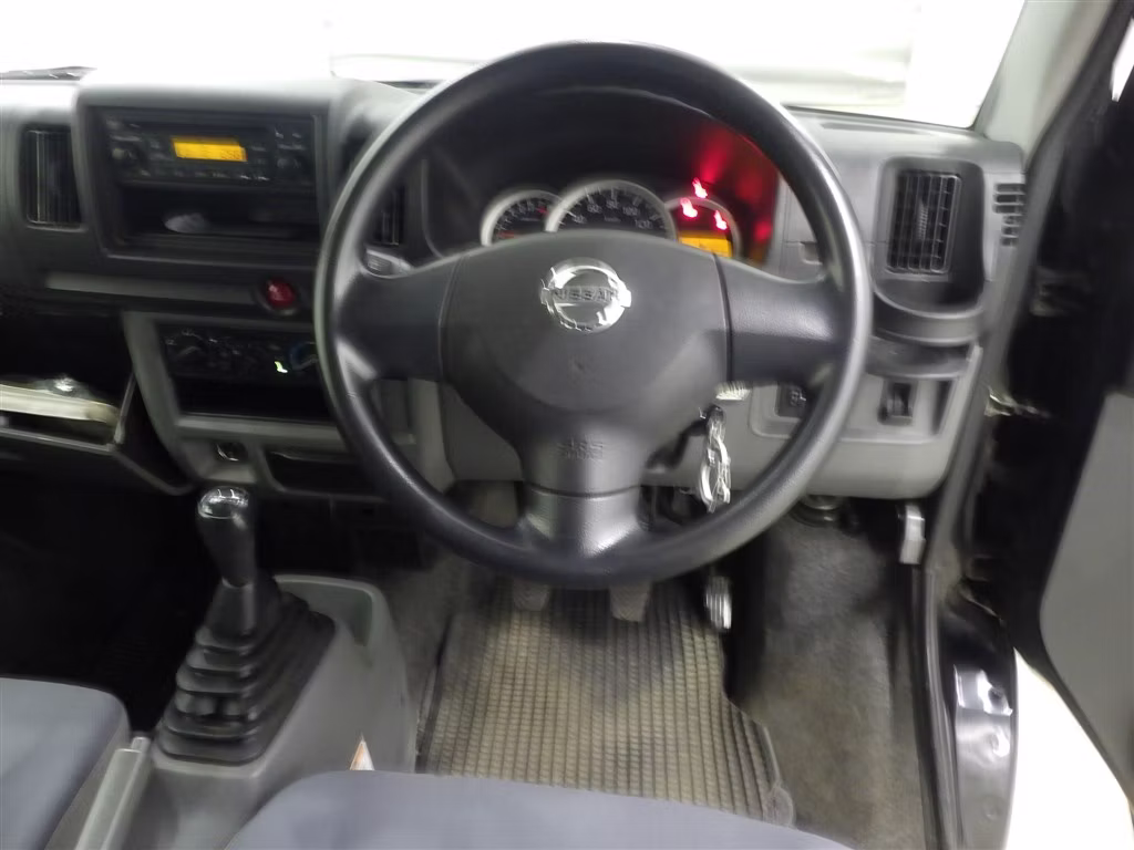 NISSAN NV100 CLIPPER