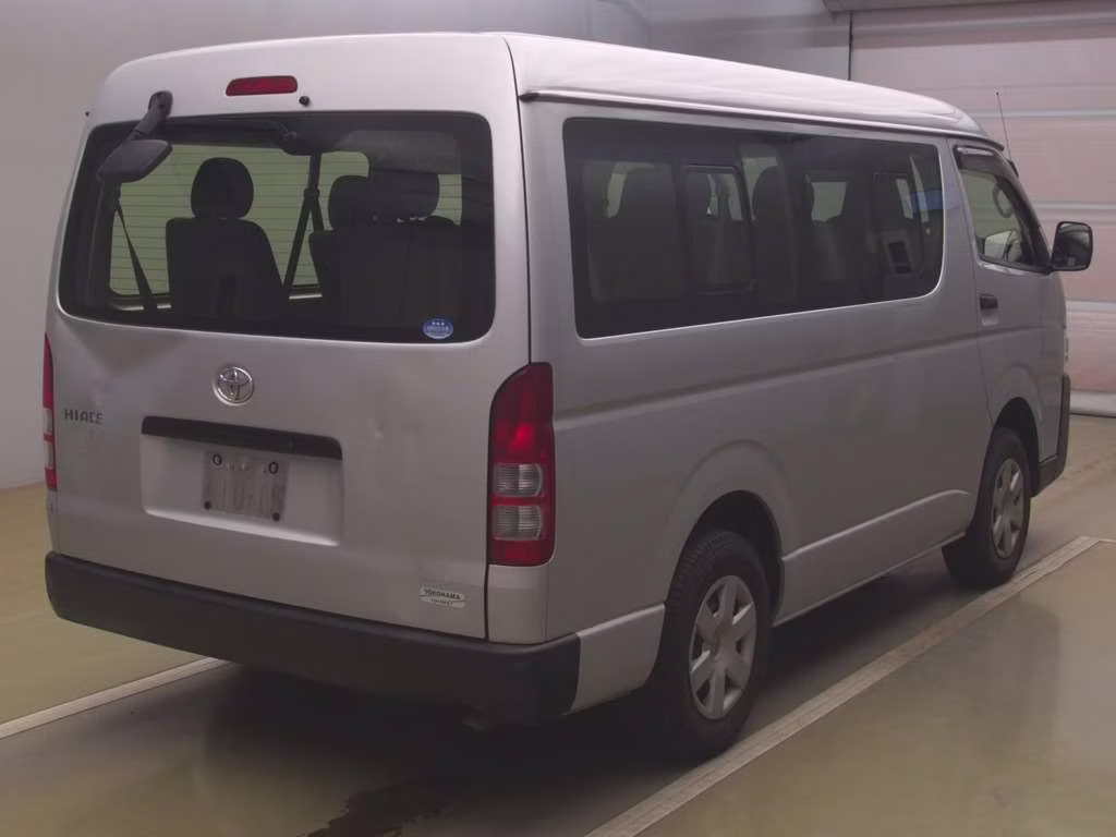 TOYOTA HIACE