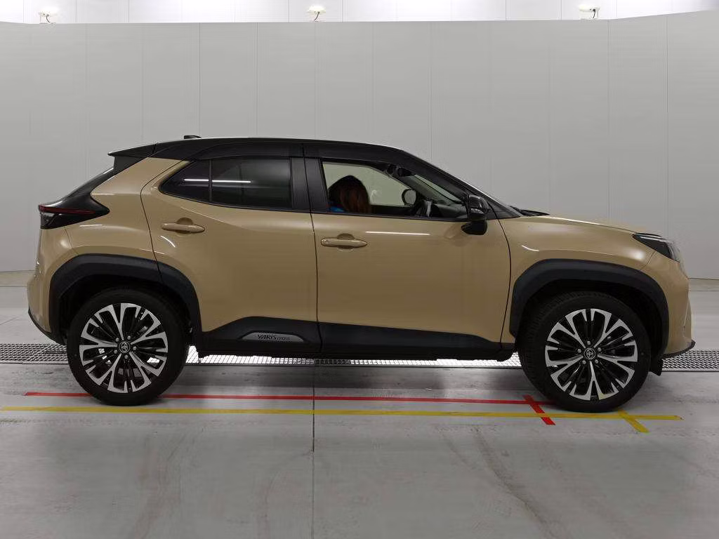 TOYOTA YARIS CROSS