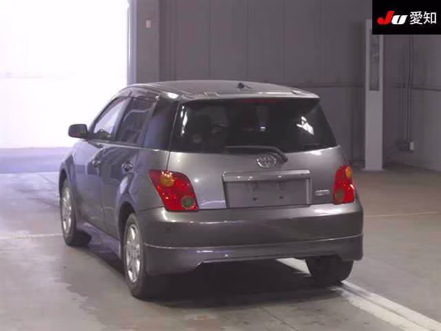 TOYOTA IST