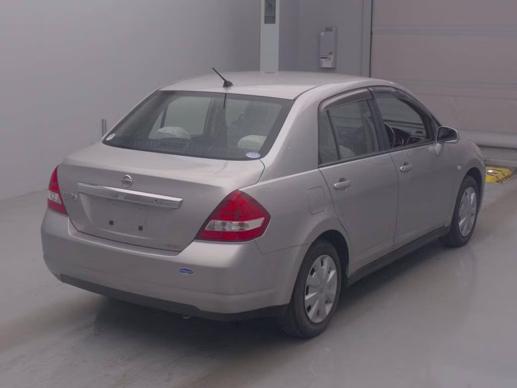 NISSAN TIIDA LATIO