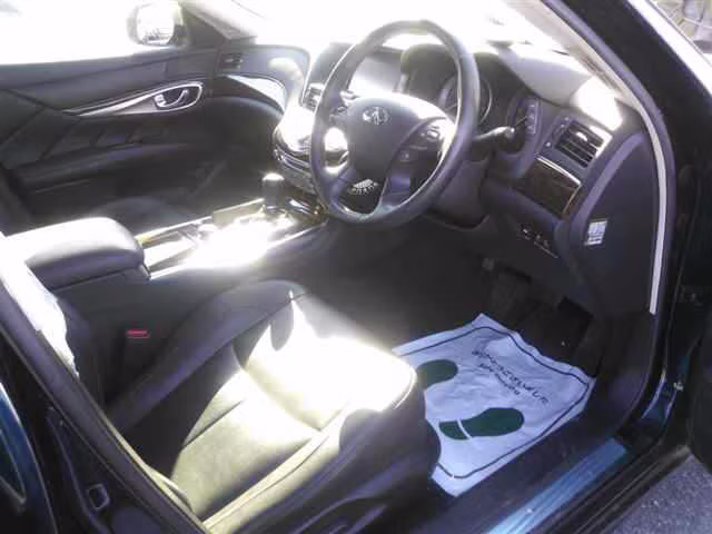 NISSAN FUGA