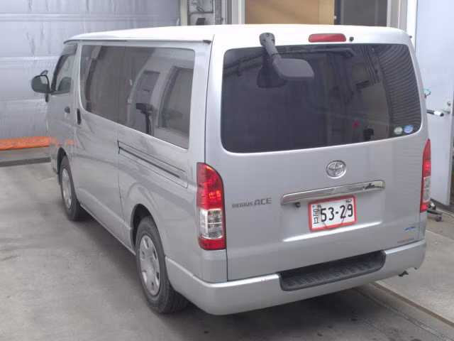 TOYOTA REGIUS ACE