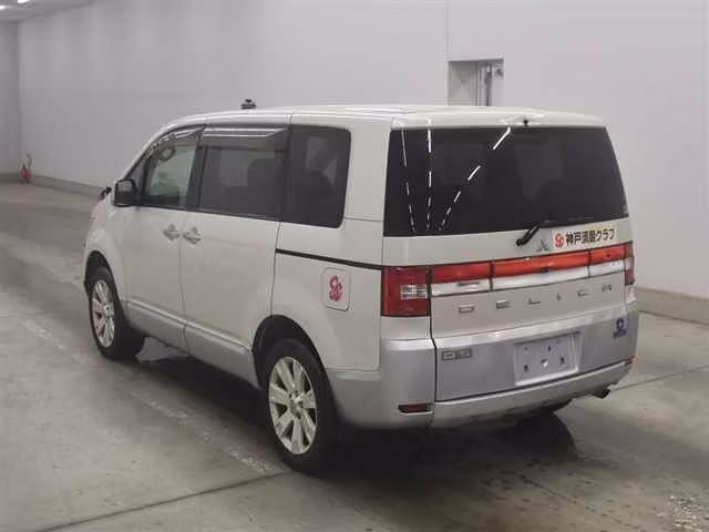 MITSUBISHI DELICA D:5