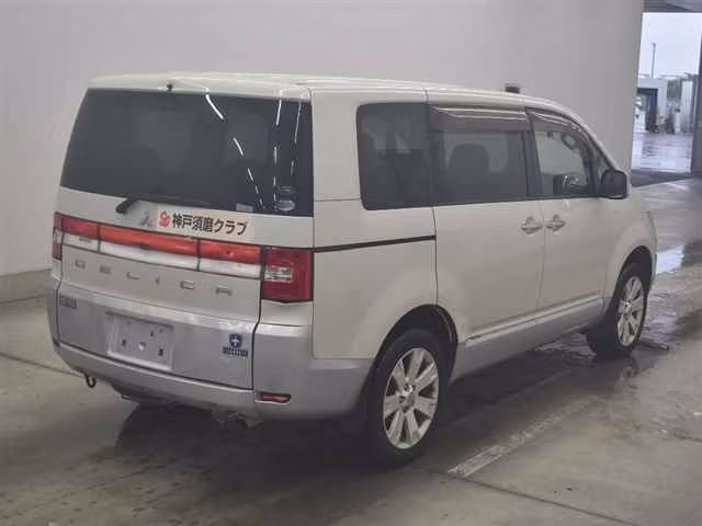 MITSUBISHI DELICA D:5