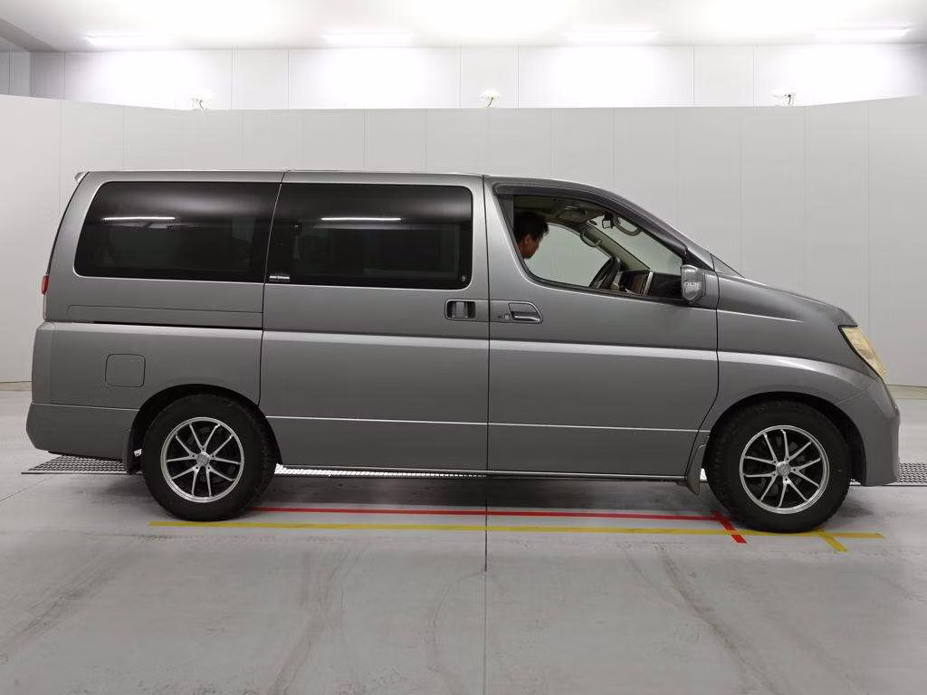 NISSAN ELGRAND