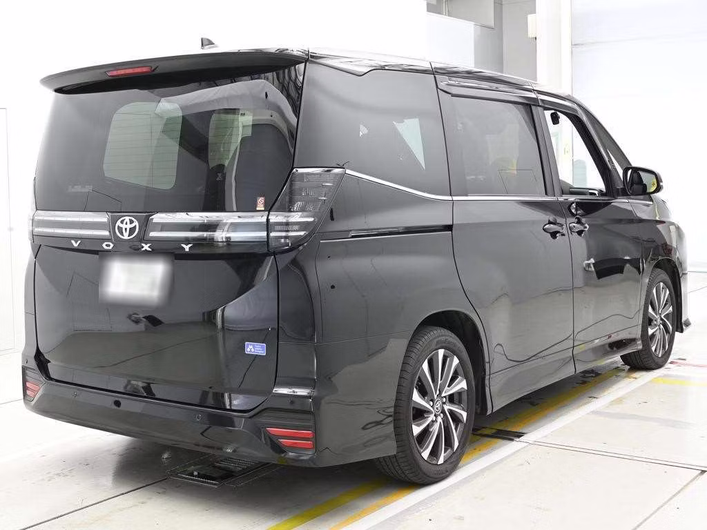 TOYOTA VOXY