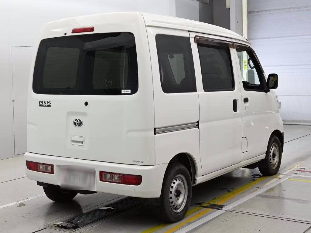 TOYOTA PIXIS VAN