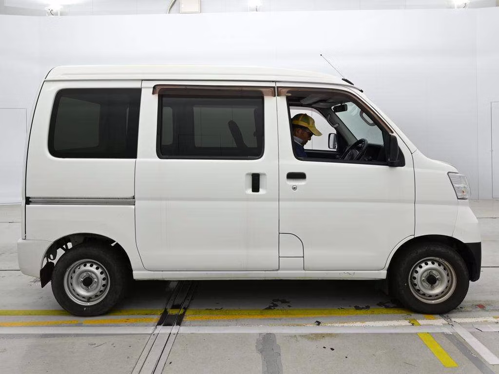 TOYOTA PIXIS VAN