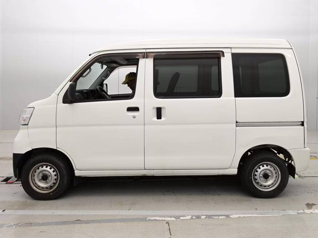 TOYOTA PIXIS VAN