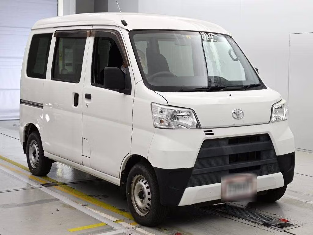 TOYOTA PIXIS VAN