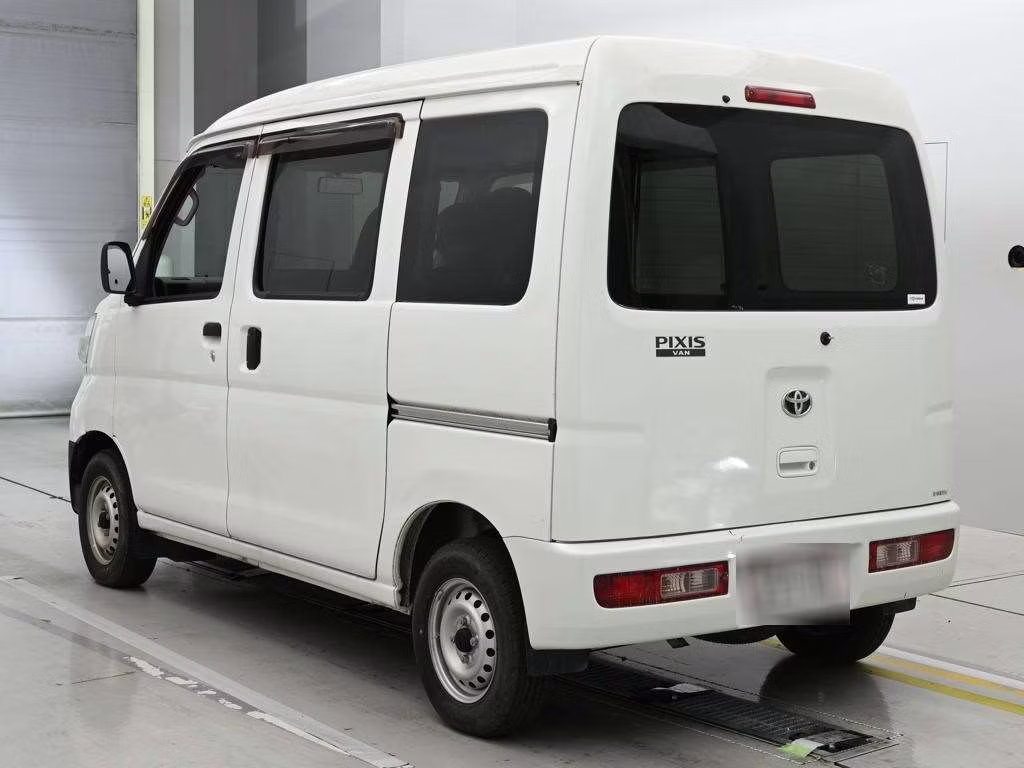 TOYOTA PIXIS VAN